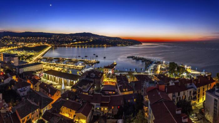 Sunny Old Town Apartment Koper Extérieur photo